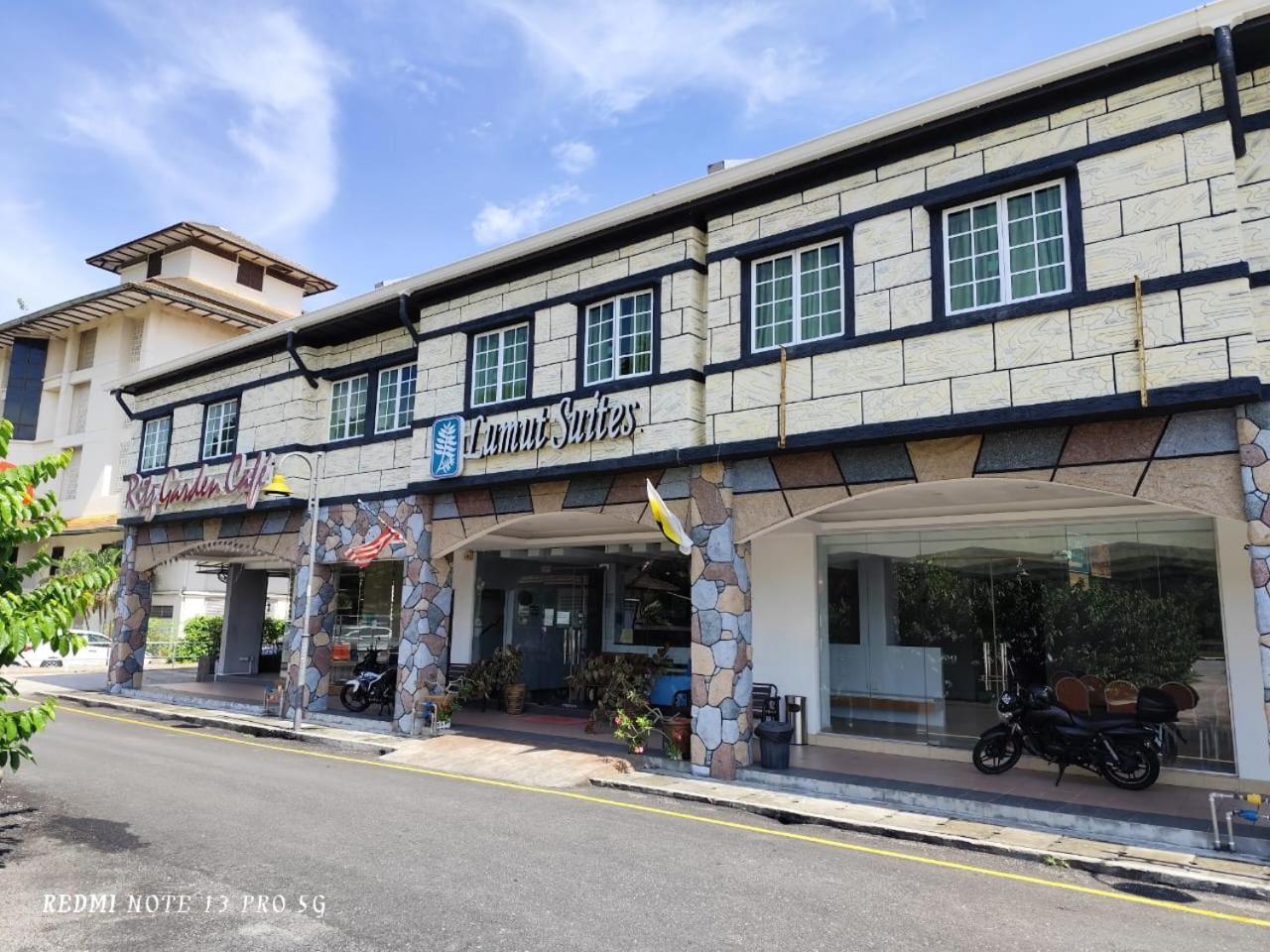 Lumut Suites Экстерьер фото