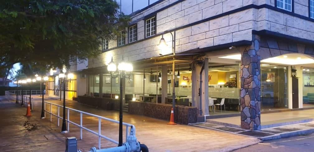 Lumut Suites Экстерьер фото